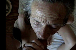 Anciana se come la verga con tantas ganas que casi le da un infarto